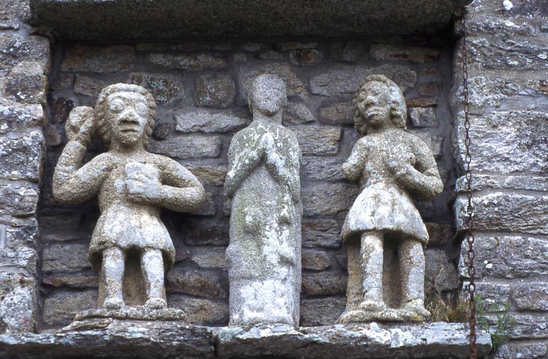 groupe sculpté : Martyre de saint Etienne - © Ministère de la Culture (France), Conservation des antiquités et des objets d’art du Morbihan, tous droits réservés