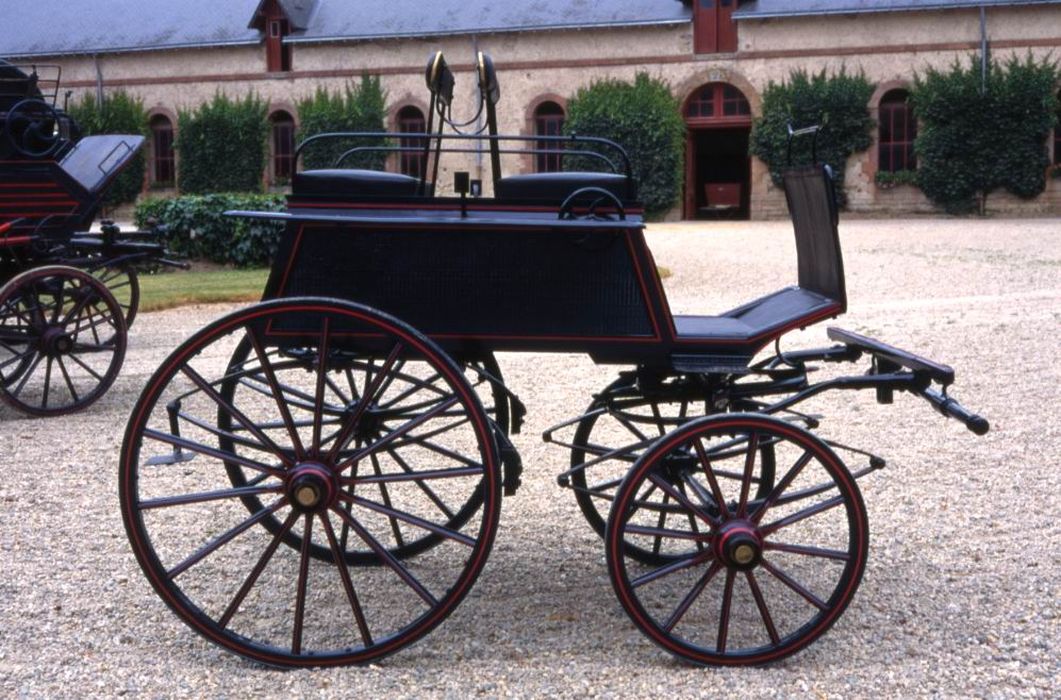 voiture hippomobile : Dog cart à quatre roues