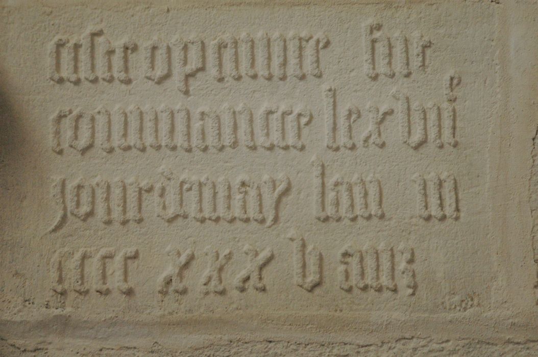 plaque commémorative de l'érection de la chapelle - © Ministère de la Culture (France), Conservation des antiquités et des objets d’art du Morbihan – Tous droits réservés