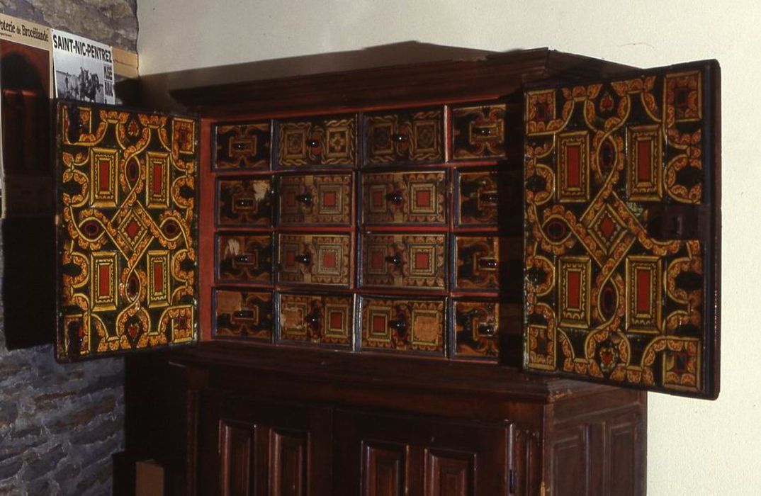 cabinet - © Ministère de la Culture (France), Conservation des antiquités et des objets d’art du Morbihan – Tous droits réservés