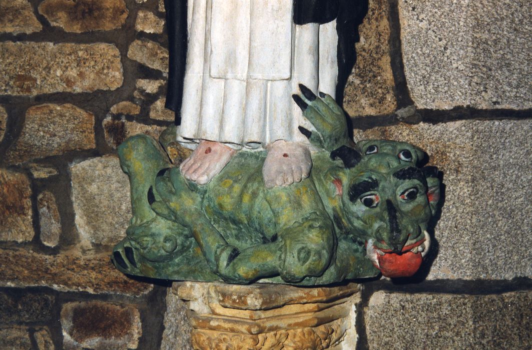 statue : sainte Marguerite, détail