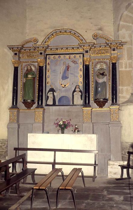 retable du croisillon nord, deux statues : Saint Joachim et Sainte Anne et un bas-relief : Le Rosaire - © Ministère de la Culture (France), Conservation des antiquités et des objets d’art du Morbihan – Tous droits réservés