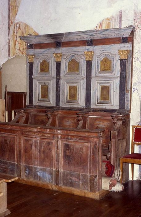 trois stalles et lambris de revêtement (boiseries du transept sud) - © Ministère de la Culture (France), Conservation des antiquités et des objets d’art du Morbihan – Tous droits réservés