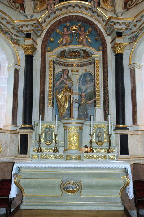 autel (maître-autel), retable et statue : Vierge à l'Enfant - © Ministère de la Culture (France), Conservation des antiquités et des objets d’art du Morbihan – Tous droits réservés