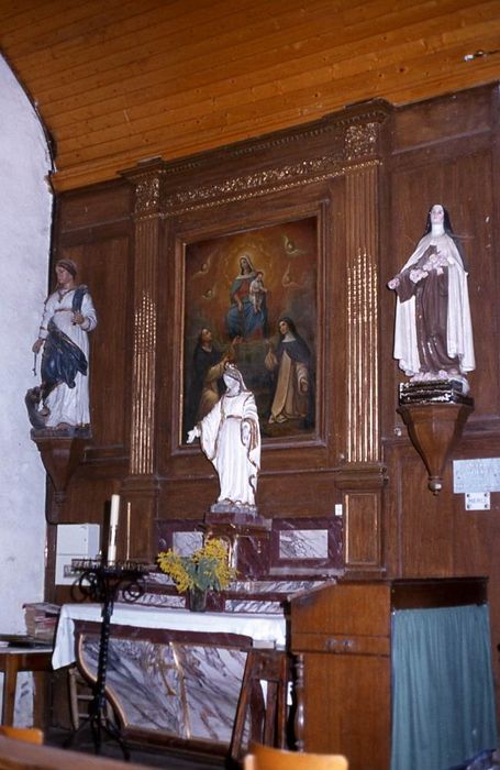 autel et retable du transept nord, son tableau : La Remise du Rosaire - © Ministère de la Culture (France), Conservation des antiquités et des objets d’art du Morbihan – Tous droits réservés