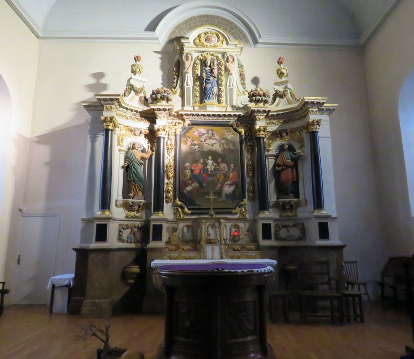 autel (maître-autel), retable, trois statues : Vierge à l'Enfant, Saint Gervais et Saint Protais, et tableau Sainte Parenté et la Trinité - © Ministère de la Culture (France), Conservation des antiquités et des objets d’art du Morbihan – Tous droits réservés