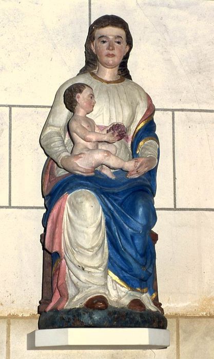 Statue : Vierge à l'Enfant à la grappe de raisins