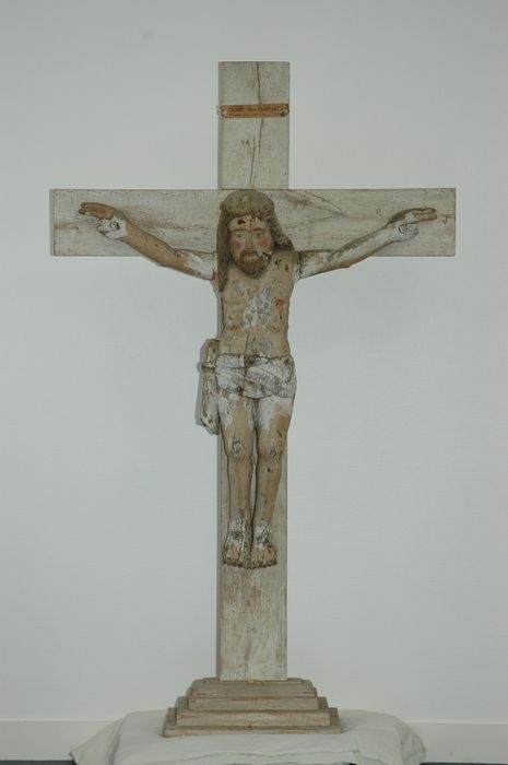 statue : Christ en croix - © Ministère de la Culture (France), Conservation des antiquités et des objets d’art du Morbihan – Tous droits réservés