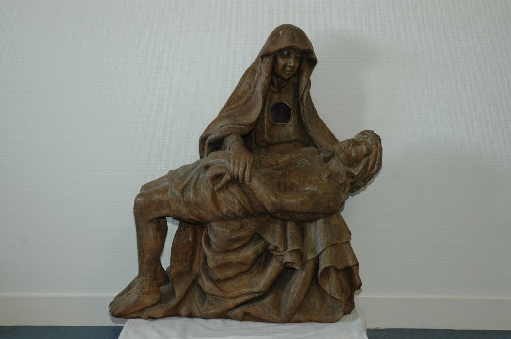 groupe sculpté : Vierge de Pitié - © Ministère de la Culture (France), Conservation des antiquités et des objets d’art du Morbihan – Tous droits réservés
