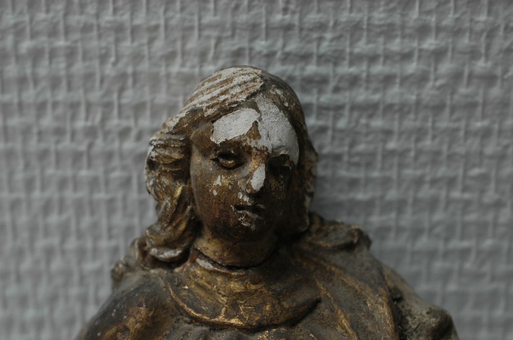 statue de calvaire : Vierge