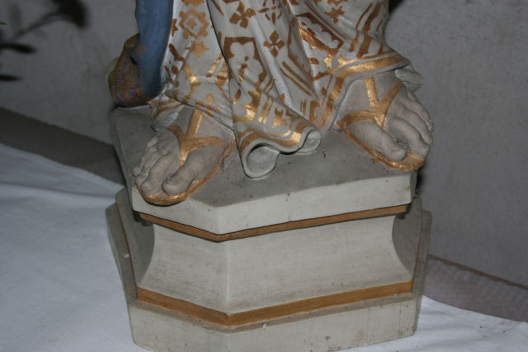 statue : Vierge à l'Enfant, détail