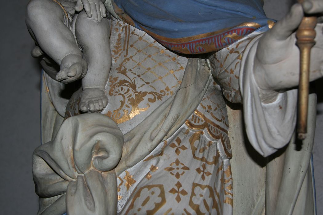 statue : Vierge à l'Enfant, détail