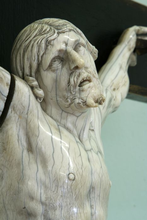 Croix de Saint-Arnould (crucifix), détail