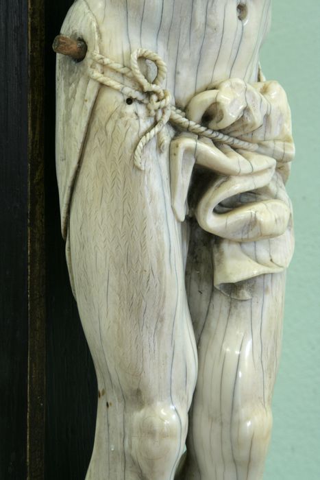 Croix de Saint-Arnould (crucifix), détail