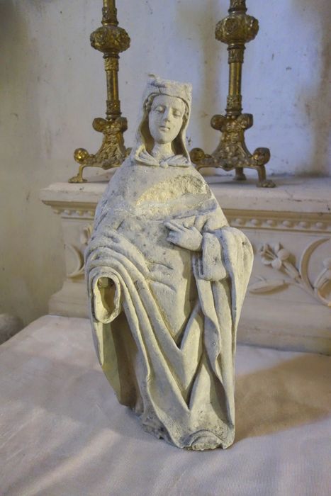 statuette Sainte ou Vierge - © Ministère de la Culture (France), Conservation des antiquités et des objets d’art de la Nièvre – Tous droits réservés 