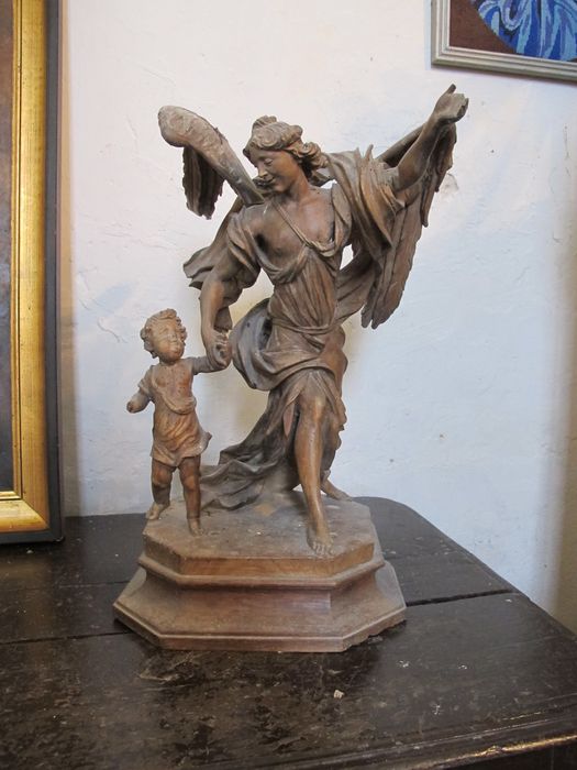 groupe sculpté : l'Ange gardien et l'enfant - © Ministère de la Culture (France), Conservation des antiquités et des objets d’art de la Nièvre – Tous droits réservés 