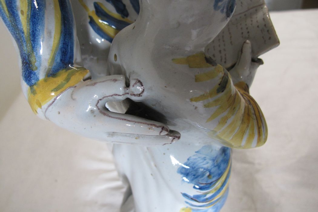 groupe sculpté : sainte Anne et la Vierge, détail - © Ministère de la Culture (France), Conservation des antiquités et des objets d’art de la Nièvre – Tous droits réservés 