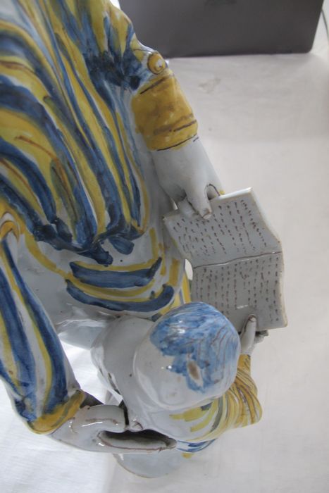 groupe sculpté : sainte Anne et la Vierge, détail
