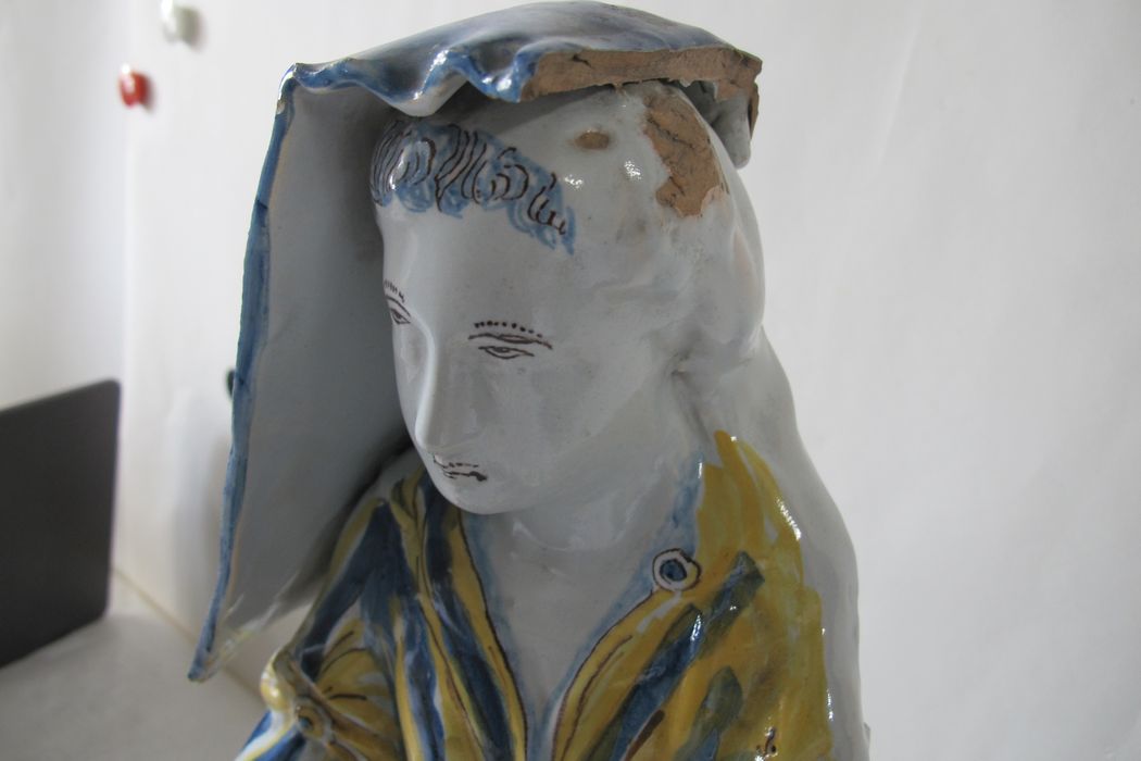 groupe sculpté : sainte Anne et la Vierge, détail