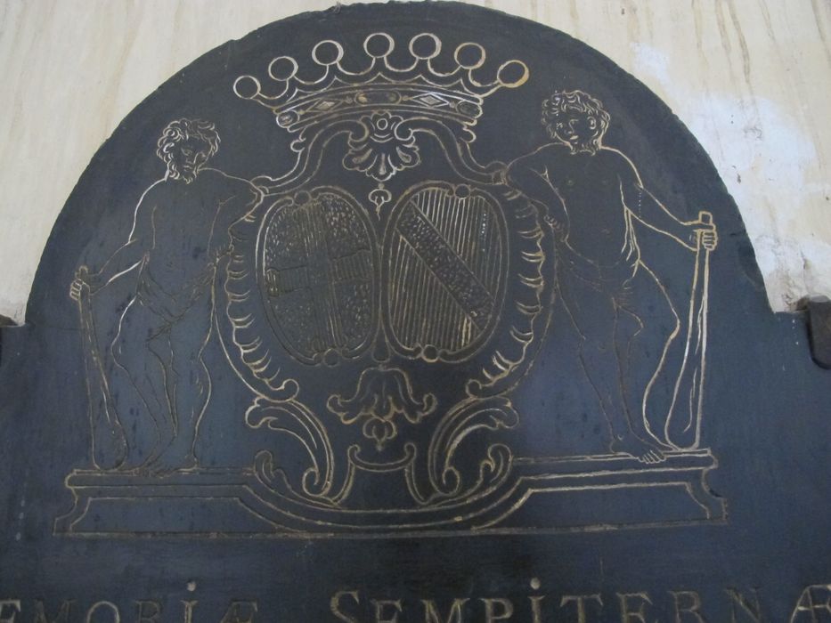 plaque funéraire de Louis Alexandre de Damas, comte de Crux, détail