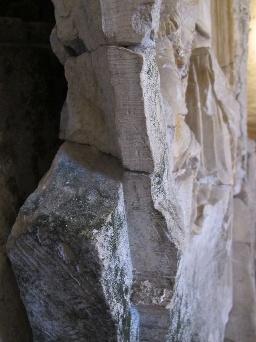 bas-relief : le Christ au Jardin des oliviers, détail de l'état sanitaire