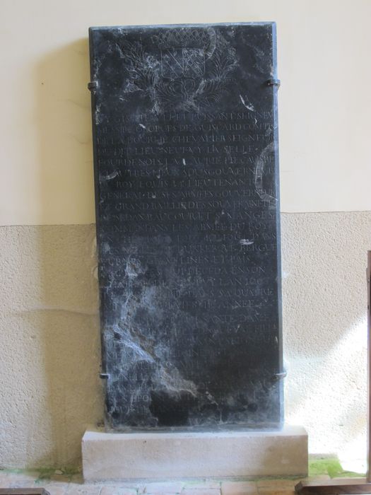 dalle funéraire de Georges de Guiscard, comte de la Bourlie et de Geneviève de Longueval, son épouse