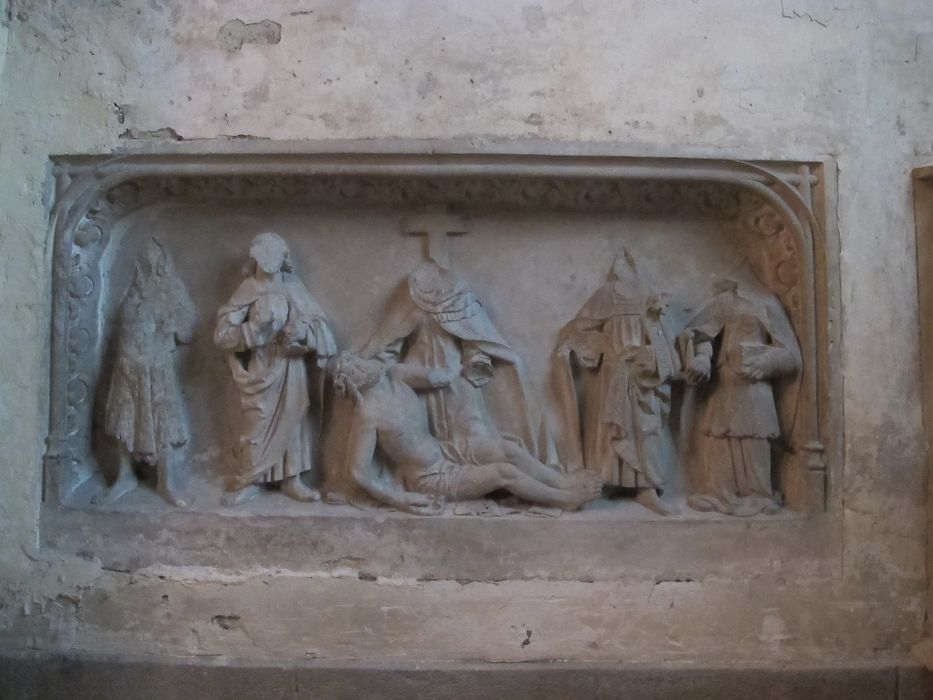 bas-relief : Vierge de Pitié et personnages