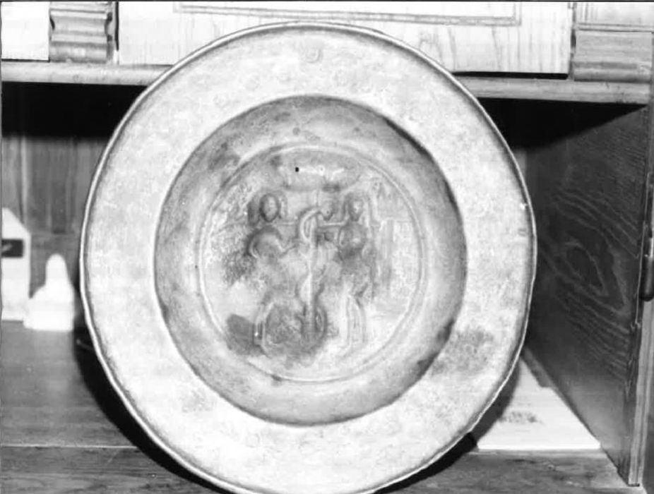 plat de quête - © Ministère de la Culture (France), Conservation des antiquités et des objets d’art de la Nièvre – Tous droits réservés 