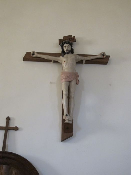 Statue : Christ en croix