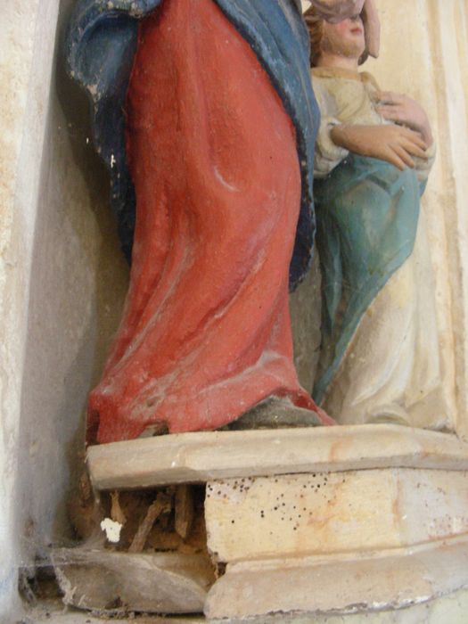 groupe sculpté : Sainte Anne et la Vierge, détail de l’état sanitaire