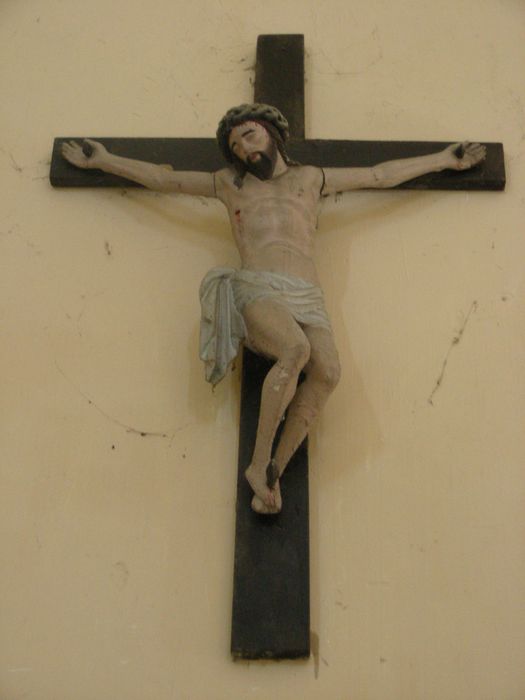 statue : Christ en croix