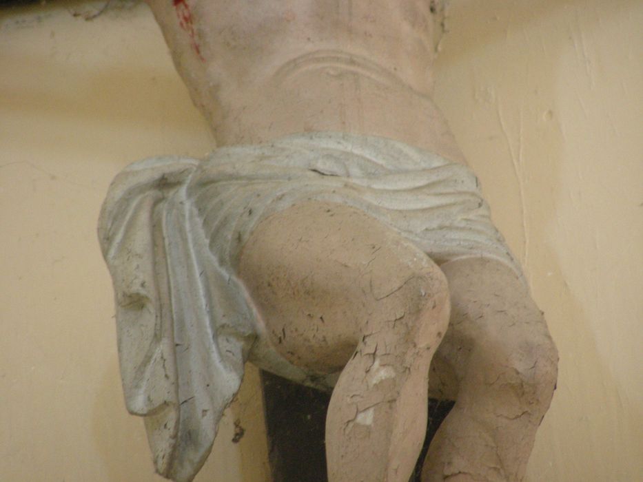 statue : Christ en croix, détail