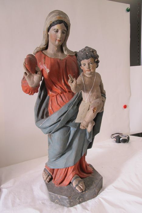 statue (statuette) : Vierge à l'Enfant dite Vierge mère au coeur - © Ministère de la Culture (France), Conservation des antiquités et des objets d’art de la Nièvre – Tous droits réservés 