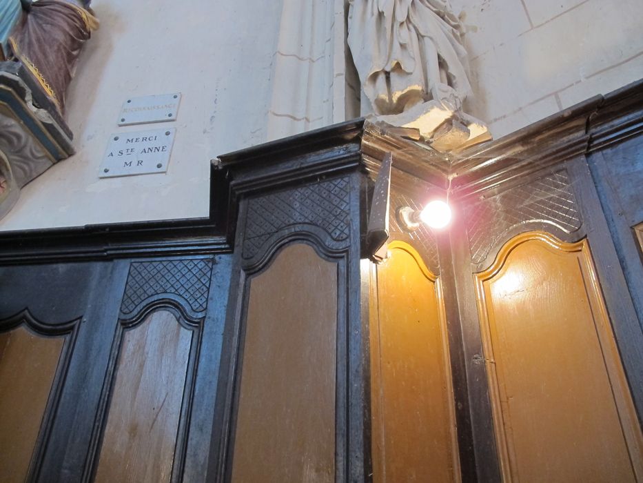 lambris de revêtement du choeur, détail de l’état sanitaire - © Ministère de la Culture (France), Conservation des antiquités et des objets d’art de la Nièvre – Tous droits réservés 
