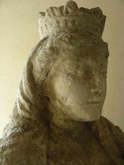 statue : Vierge à l'Enfant, détail