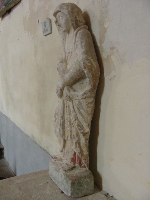 statue : Vierge, profil gauche