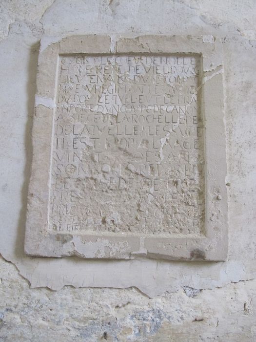 plaque funéraire de René de Vielbourg - © Ministère de la Culture (France), Conservation des antiquités et des objets d’art de la Nièvre – Tous droits réservés