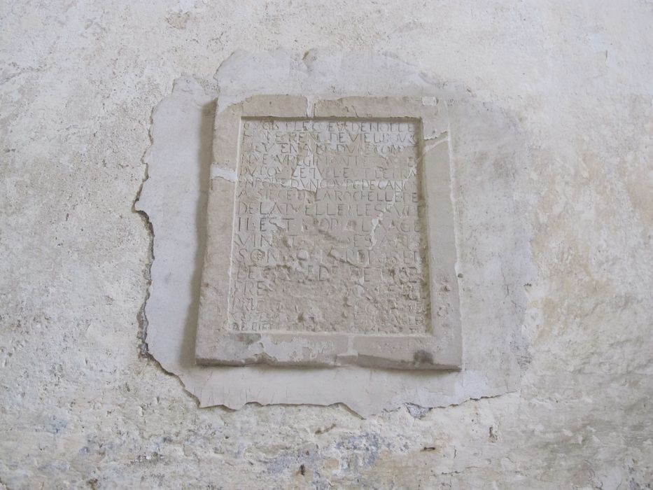 plaque funéraire de René de Vielbourg - © Ministère de la Culture (France), Conservation des antiquités et des objets d’art de la Nièvre – Tous droits réservés 
