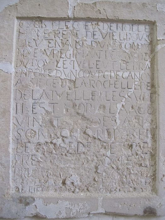 plaque funéraire de René de Vielbourg - © Ministère de la Culture (France), Conservation des antiquités et des objets d’art de la Nièvre – Tous droits réservés 