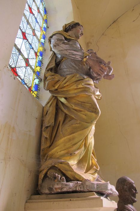 statue : Vierge à l'Enfant, profil droit