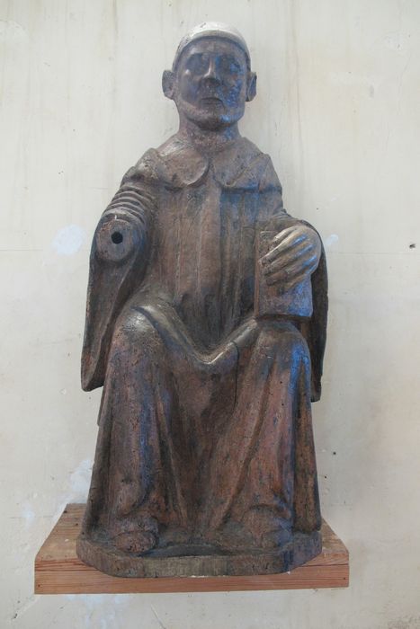 statue : moine assis