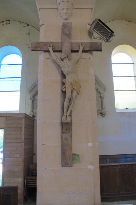 statue : Christ en croix