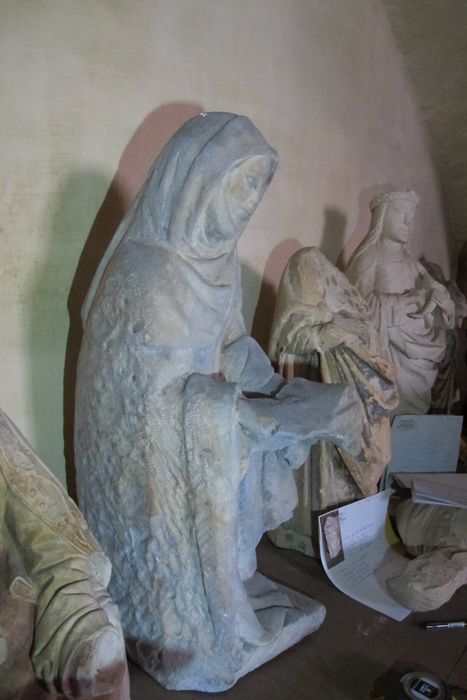 statue : Religieuse