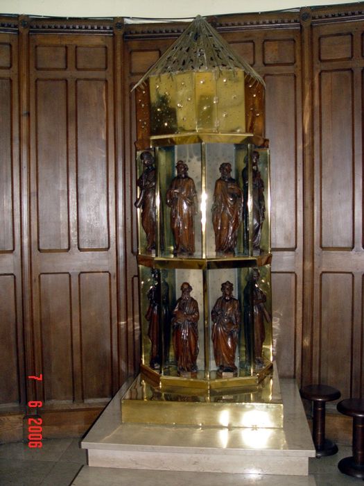 armoire eucharistique et huit statues (statuettes) : Anges musiciens, Saint Jean, Saint Matthieu, Saint Marc et Saint Luc - © Ministère de la Culture (France), Conservation des antiquités et des objets d’art du Nord – Tous droits réservés
