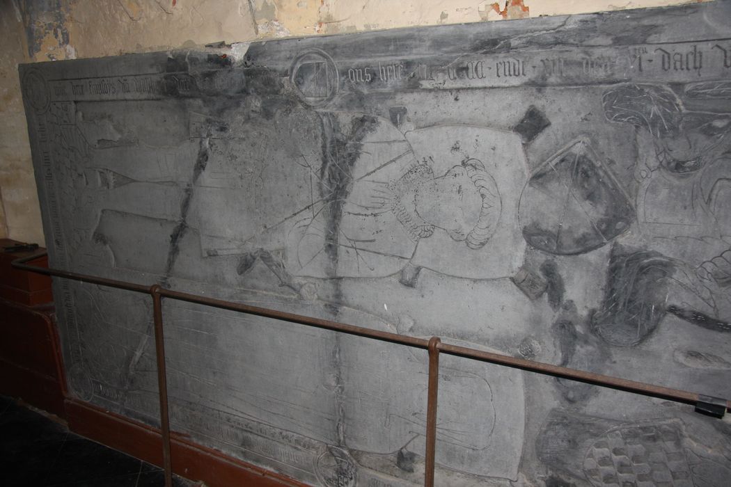 dalle funéraire de François de Wische et de Marie d'Auchelles, vue partielle - © Ministère de la Culture (France), Conservation des antiquités et des objets d’art du Nord – Tous droits réservés 