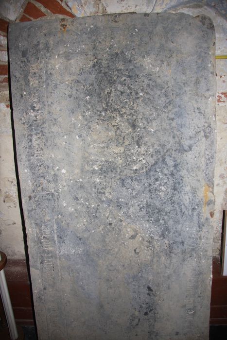 dalle funéraire de Roger de Wachter, seigneur de Zermezeele mort en 1527 - © Ministère de la Culture (France), Conservation des antiquités et des objets d’art du Nord – Tous droits réservés 
