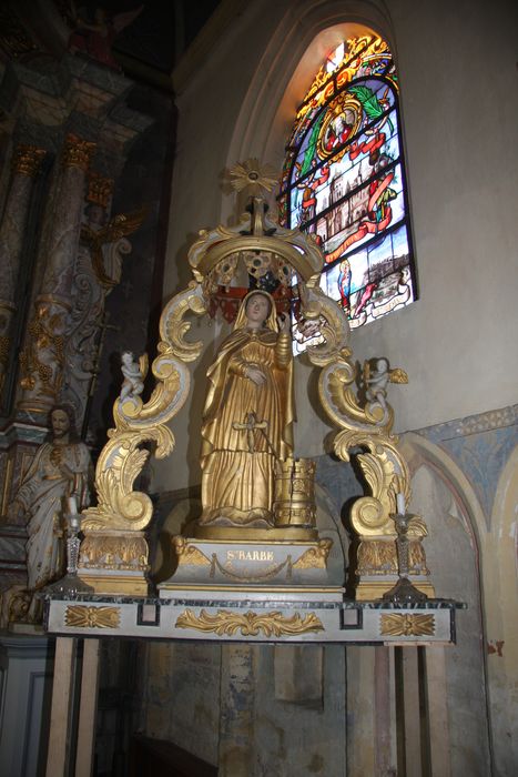 statue avec krans : Sainte Barbe avec couronne - © Ministère de la Culture (France), Conservation des antiquités et des objets d’art du Nord – Tous droits réservés 
