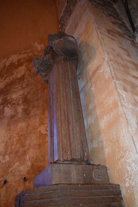 statue : Saint Antoine de Padoue, profil gauche