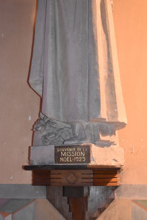 statue : Sainte Thérèse de l'Enfant Jésus, détail