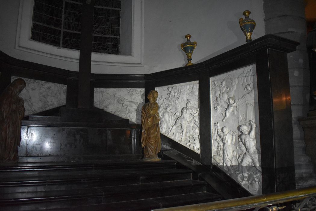 bas-reliefs : Scènes de la prise de l'abbaye de saint Amand par les normands